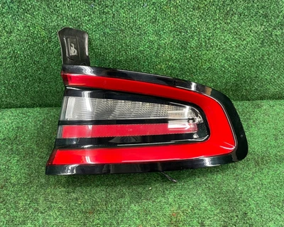 Dodge Charger 2015-2023 lado derecho del pasajero luz trasera exterior LED fabricante de equipos originales Foto 1 de 4