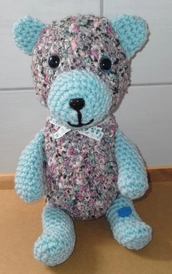 Amigurumi Teddy sitzend 28 cm, Handarbeit gehäkelt - Bild 1 von 3