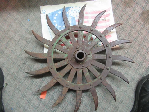 FARM SPIKE 19" WHEEL IRON Disk Plow Harrow SUNFLOWER  ROTARY HOE JOHN DEER Cover