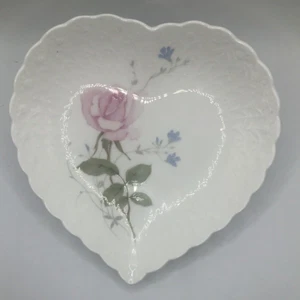 Mikasa Bone China Corazón Baratija Plato Rosa Diseño con Amor Mikasa Japón - Imagen 1 de 7