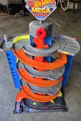 Mattel - Hot Wheels City - Mega Garage Playset (GTT95)   - Image 1 of 4