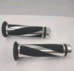 Bicycle Replacement Handlebar Grips Rubber Aluminum 7/8" Silver Black New No Box - Picture 1 of 7