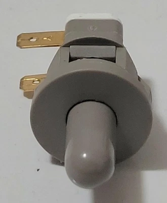 INTERRUPTOR LUZ REFRIGERADOR FRIGIDAIRE MODELO GRSS2652AF3 241911710 5A-125V Foto 1 de 4