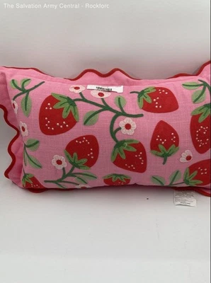 Almohada ligera decorativa para el hogar rosa roja fresa bordada Foto 1 de 4