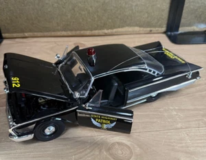 AMERICAN MUSCLE 1960 FORD STARLINER OHIO STATE HIGHWAY PATROL 1:18 NIB - Picture 1 of 7