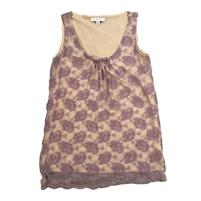 Camiseta sin mangas CAbi Intrigue de encaje en capas flor lavanda para mujer estilo X-pequeño 663 Foto 1 de 4