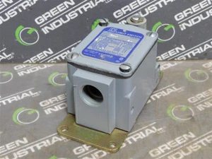 NEW Square D 9007 TUD-5 Limit Switch Ser. C 20A 600V - Picture 1 of 3