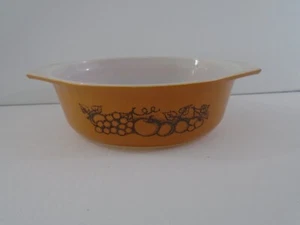 Vintage Pyrex 043 Old Orchard Harvest Fruit 1 1/2 Qt Casserole No Lid Brown - Picture 1 of 9