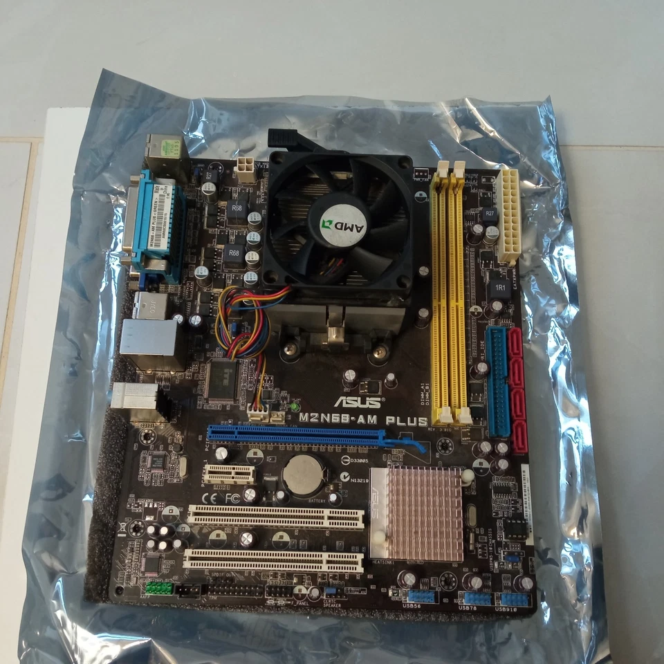 SCHEDA MADRE ASUS M2N68-AM PLUS + AMD Sempron 3200+ Perfettamente Funzionante  - Immagine 1 di 4