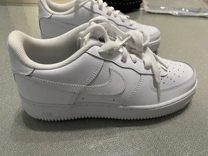 Size 7 - Nike Air Force 1 '07 Low Triple White ~ Brand New - Picture 1 of 5