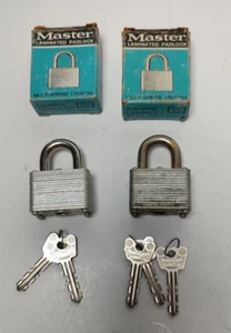2er Set Vintage Master Stahl Vorhängeschlösser 22 in Originalkartons mit Schlüssel - Bild 1 von 7