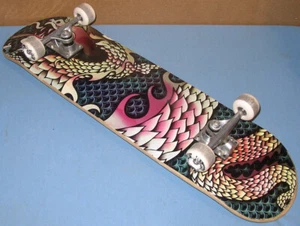 Dragon Style 31 Zoll Skateboard 7-lagig Ahorndeck Bare-Bonz 48 mm Räder ABEC Lager - Bild 1 von 7