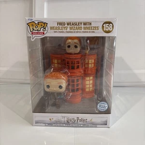 Funko Pop! Deluxe: Harry Potter - Fred Weasley with Weasleys' Wizard Wheezes... - Bild 1 von 6