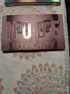 Nuevo Huda Beuty desnudo - Imagen 1 de 2