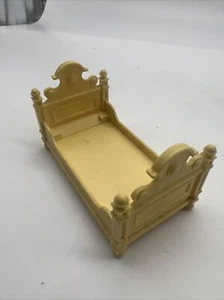 Playmobil furniture CHILD'S SINGLE BED FRAME PALE YELLOW NO MATTRESS - Picture 1 of 5