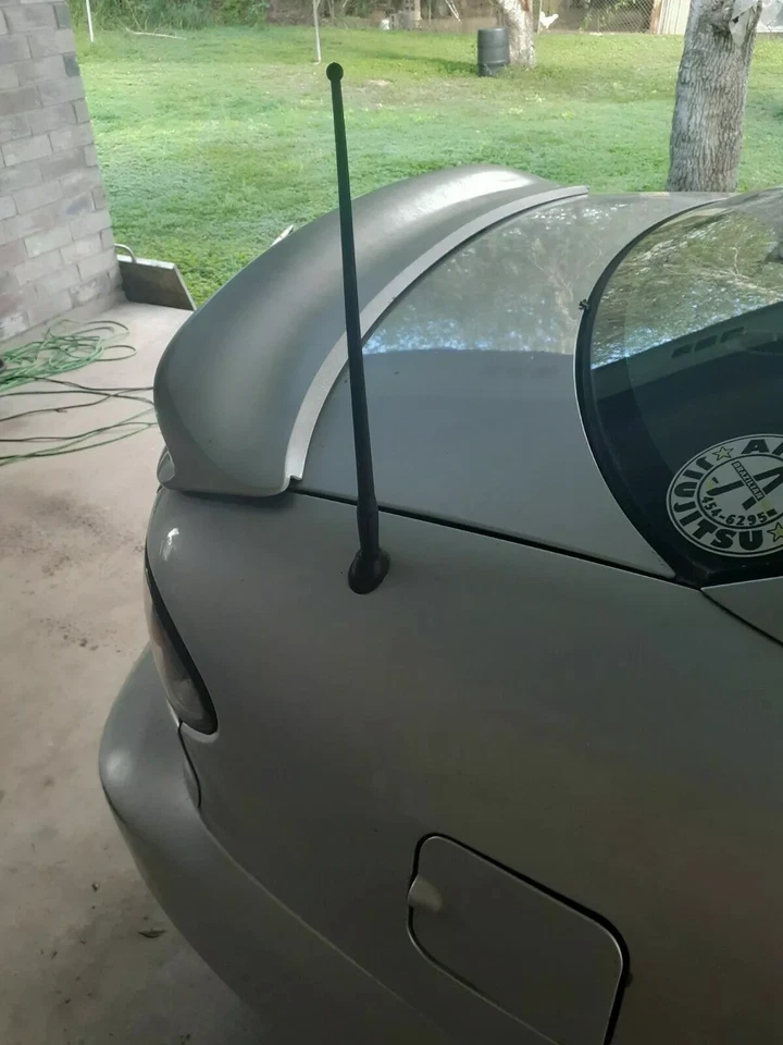 Mástil de antena de 13" negro goma radio AM/FM para Chevrolet Cavalier 1982-2005 Foto 1 de 4