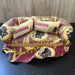Vtg Washington Redskins Fabric Decorative Handmade Mini Couch And Chair Shelf - Picture 1 of 5