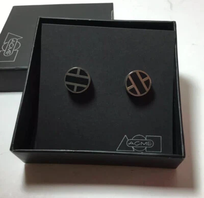 Эмалированные запонки ACME Studio «Taeguk II Black» от корейского дизайнера YOUNG SE KIM - Изображение 1 из 2