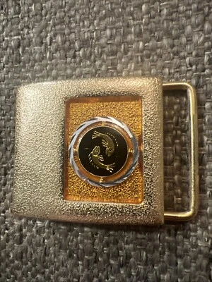 Hebilla de cinturón Lee adornada en oro vintage años 70 con diseño de pez - retro rara Foto 1 de 4