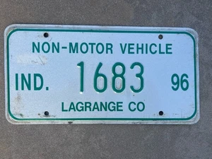 Placa de matrícula Amish 1996 Indiana vehículo no motorizado Lagrange Co caballo y cochecito de colección - Imagen 1 de 10