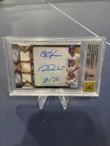 2021 Topps Triple Threads Touch Em All Auto Relic Gold Harper, Realmuto, Hoskins - Picture 1 of 5
