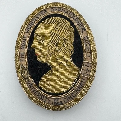 Prendedor vintage 1958 Noah Worchester Sociedad Dermatológica UC Dermatología Médica Foto 1 de 4