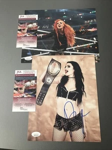 Saraya / Paige y Becky Lynch firmado 8x10’s AEW WWE JSA Testigo - Imagen 1 de 5