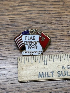 De colección 1998!Pin Bandera Ceremonia Club de Leones Lake Placid - Imagen 1 de 2