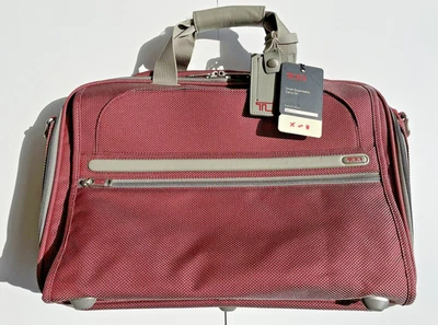 TUMI PEQUEÑO EQUIPAJE DE MANO EXPANDIBLE Estilo # 022121R4 Foto 1 de 4