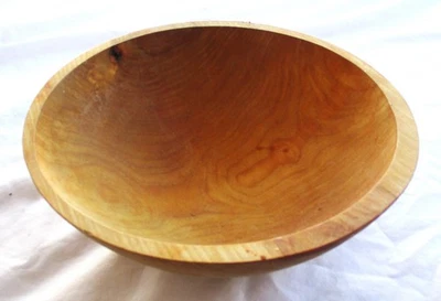 Tigela de massa de madeira esculpida Great Alaskan Bowl Company 11 pol. - Imagem 1 de 3