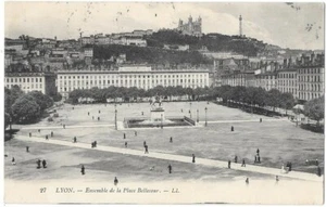 LYON 69 Place Bellecour CPA animée écrite à Melle Fouilloux de Montpellier 1911 - Picture 1 of 2