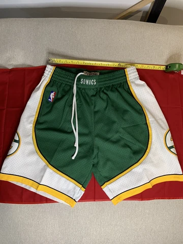 NBA Seattle Supersonics Mitchell Ness Hardwood Classics Swingman Shorts - Green Cover