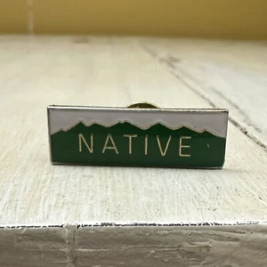 NATIVE - Green Mountains White & Gold American Colorado Lapel Hat Pin Pinback - Picture 1 of 5