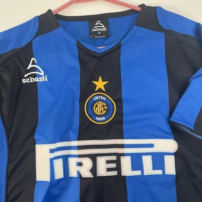 Camiseta de fútbol Inter de Milán para hombre mediana azul negra Pirelli Sebasti Foto 1 de 4