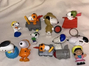 10 Stück Peanuts Snoopy Spielzeug McDonalds Sammlerstück Snoopy Charlie Brown - Bild 1 von 10