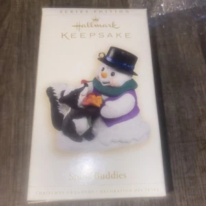 Hallmark 2006 Snow Buddies Series #9 Christmas Keepsake Ornament Snowman Skunk - Picture 1 of 7