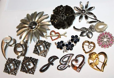 Fantástico lote de broches de metal dorado/plateado mixto vintage hasta ahora # 452 Foto 1 de 2