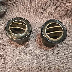 Pair Of Used GM A/C Outlets - Bild 1 von 4