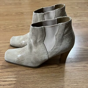 Leather Ankle Boots Women’s 8.5 Booties Newport News Tan Slip On Dress Heels - Picture 1 of 8