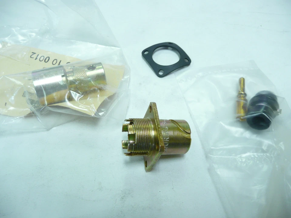 Souriau  845131312  Single pin panel mount connector - Image 1 of 1