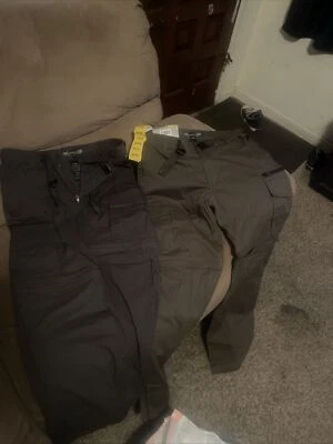 Pantalón convertible 2 por 35 dólares Foto 1 de 2