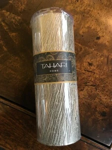 "TAHARI-HOME" STUMPENKERZE RUND 3" X 8" GOLD KREPP DESIGN - NEU! (#X) - Bild 1 von 2