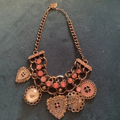 Collar Gargantilla Betsey Johnson Vintage Hematita Peltre Botón Corazón Abotonado Foto 1 de 4