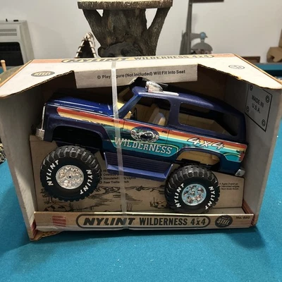 Camión Nylint Wilderness 4x4 acero prensado 4x4 azul de colección hecho en EE. UU. NUEVO EN CAJA Foto 1 de 3