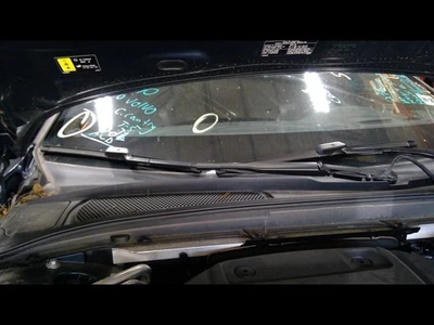 2019-2021 V60 Right Wiper Arm               1464187 - Image 1 of 4