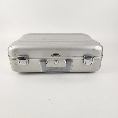 Zero Centurion Elite Silver Case 18"x14"x6" Zero Halliburton No Key - Image 1 of 4