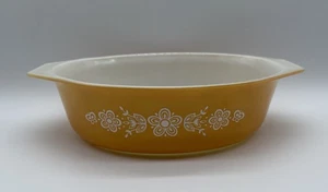 Vintage Pyrex Butterfly Gold Oval 2-1/2 Quart Casserole Dish #045 No Lid - Picture 1 of 12