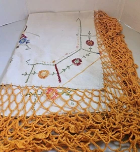 Vintage Leinen, Stickerei & gehäkelte Tischdecke 34"×25" - Bild 1 von 9