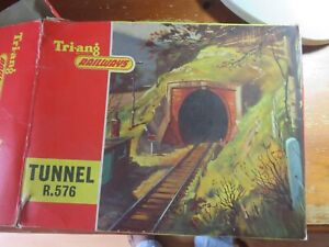 TRIANG ( 22-1521) Vintage Hornby R576 Single Track Tunnel LNIB