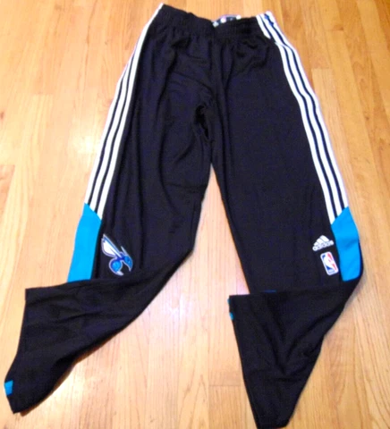 ADIDAS NBA AUTHENTIC CHARLOTTE HORNETS BLACK ON COURT PANTS BUTTON DOWN SIZE L Cover